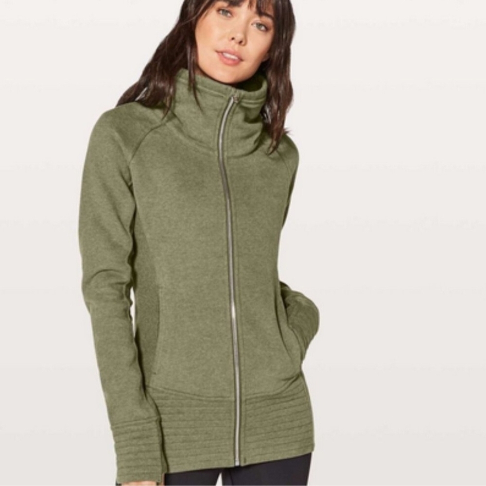 Lululemon Radiant Jacket II 2019 Heathered Fatigue Green Size 4 Dog Walking